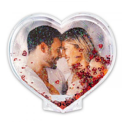 Χιονόμπαλα σε σχήμα καρδιάς - Photo love